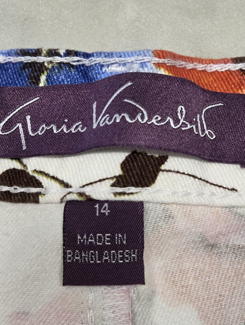 Gloria Vanderbilt White Floral Jean Shorts Size 14 - Picture 6 of 10